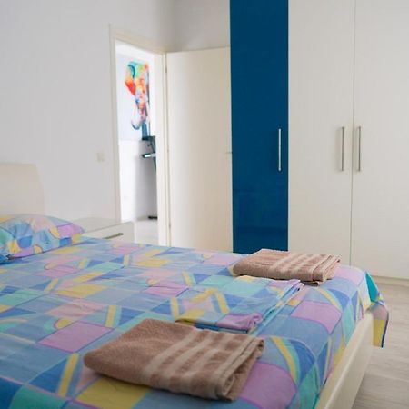Feels Like Home Apartment M S Apartments Bukares Bagian luar foto