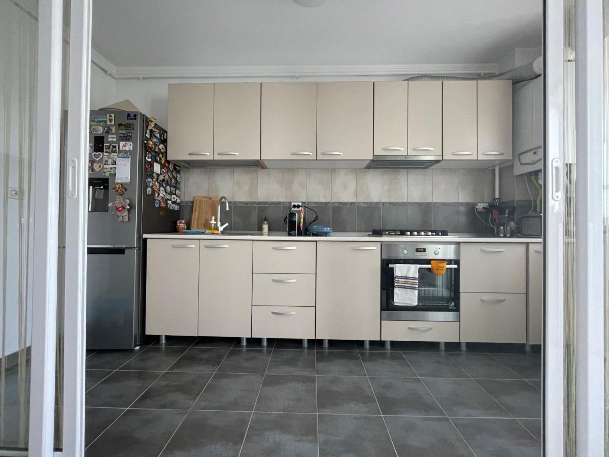 Feels Like Home Apartment M S Apartments Bukares Bagian luar foto