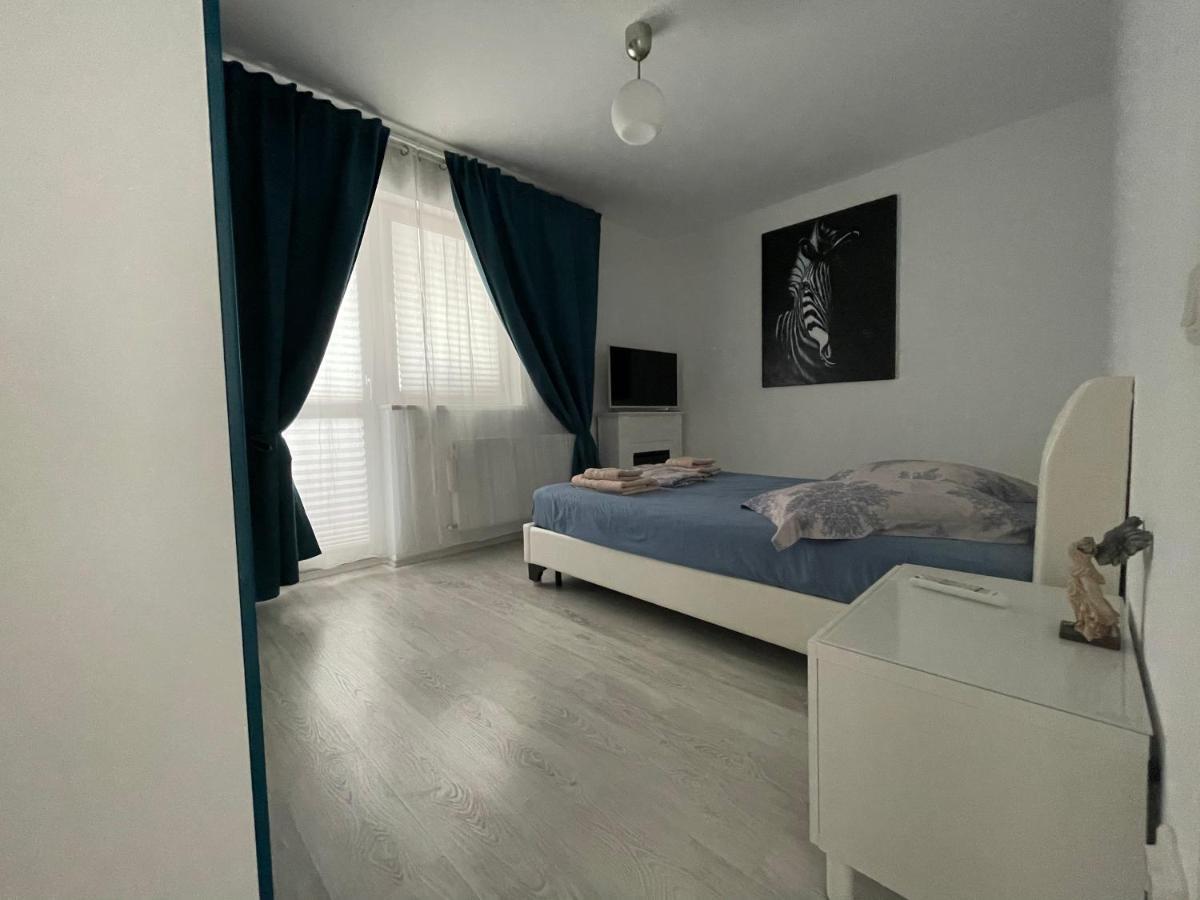 Feels Like Home Apartment M S Apartments Bukares Bagian luar foto
