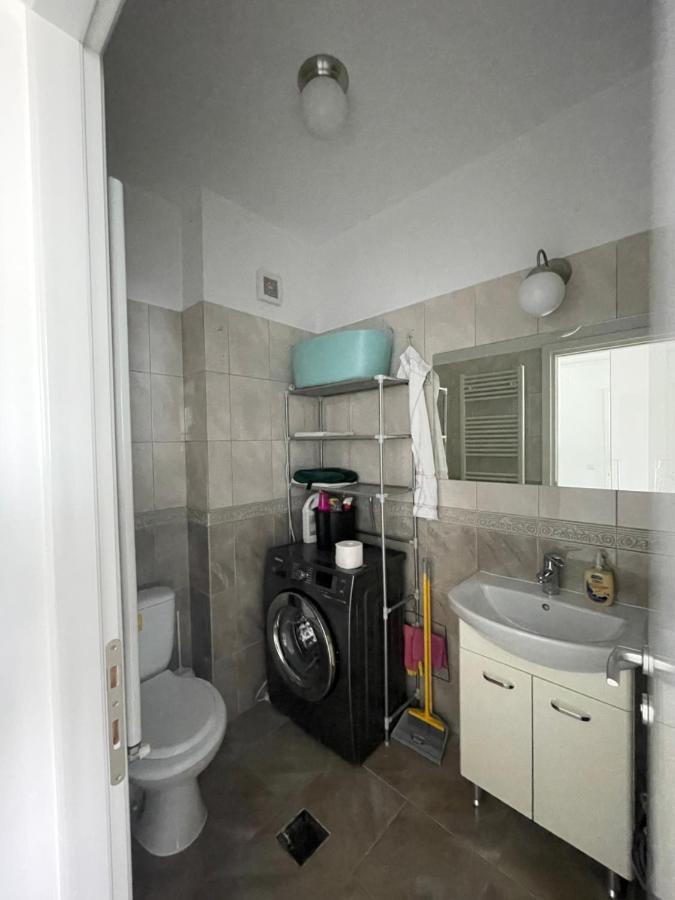 Feels Like Home Apartment M S Apartments Bukares Bagian luar foto