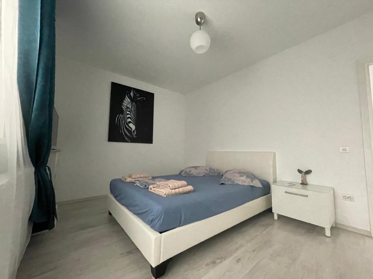 Feels Like Home Apartment M S Apartments Bukares Bagian luar foto