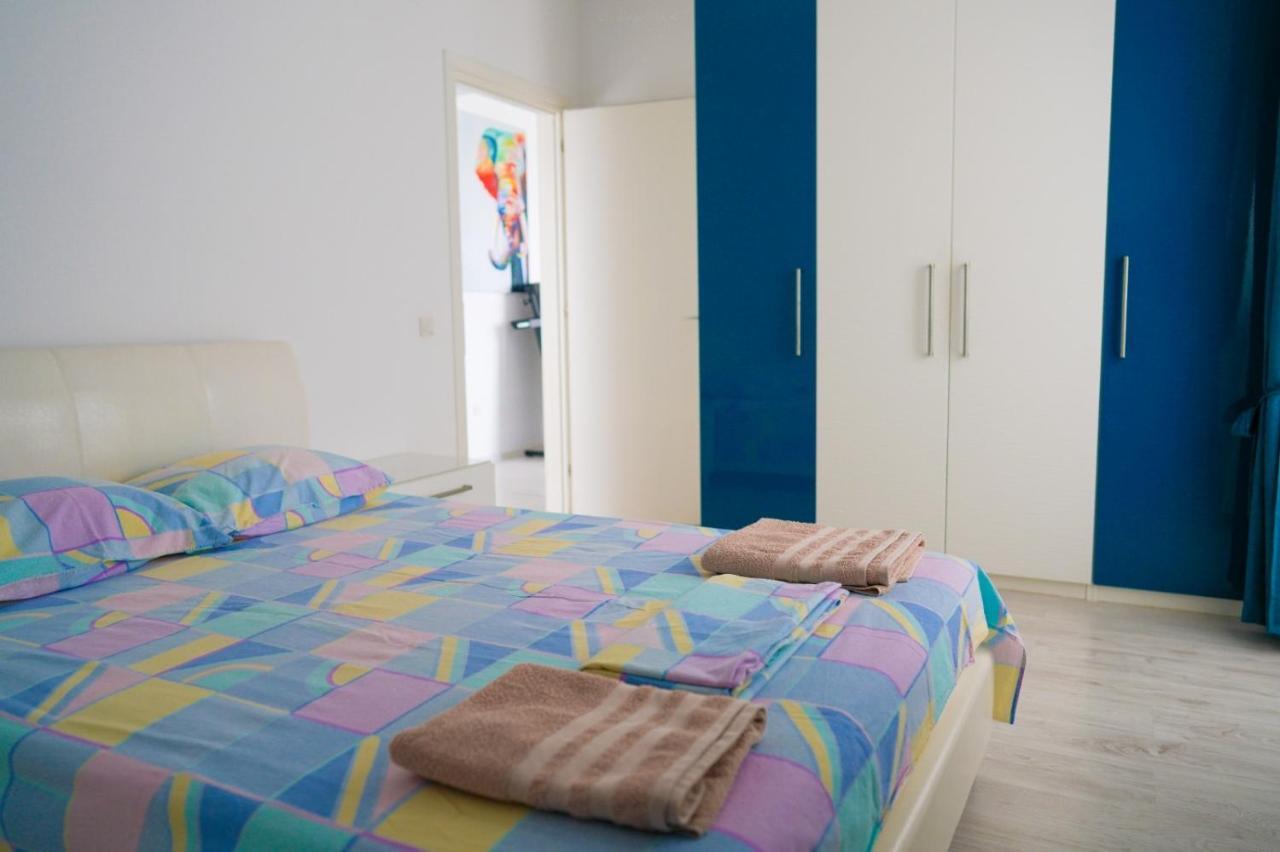 Feels Like Home Apartment M S Apartments Bukares Bagian luar foto