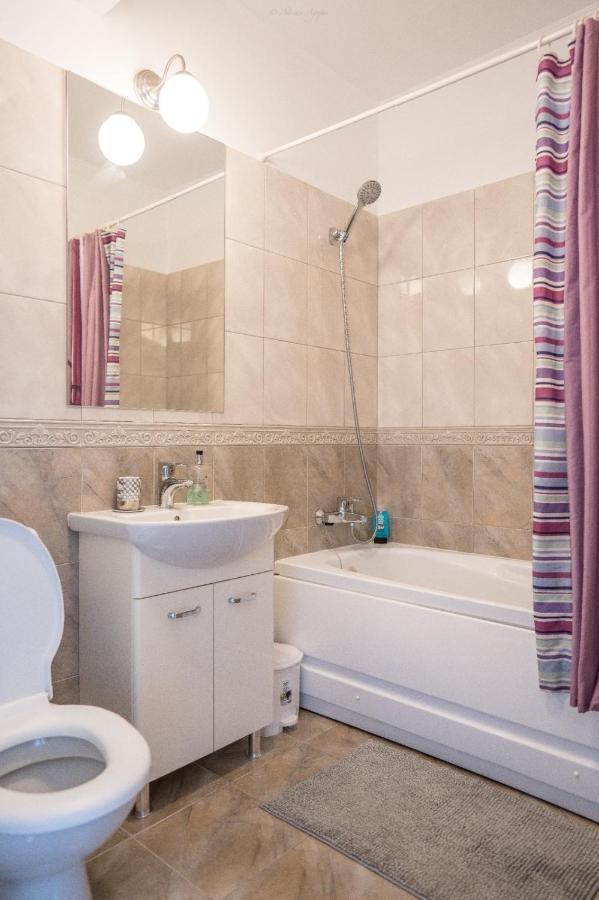 Feels Like Home Apartment M S Apartments Bukares Bagian luar foto