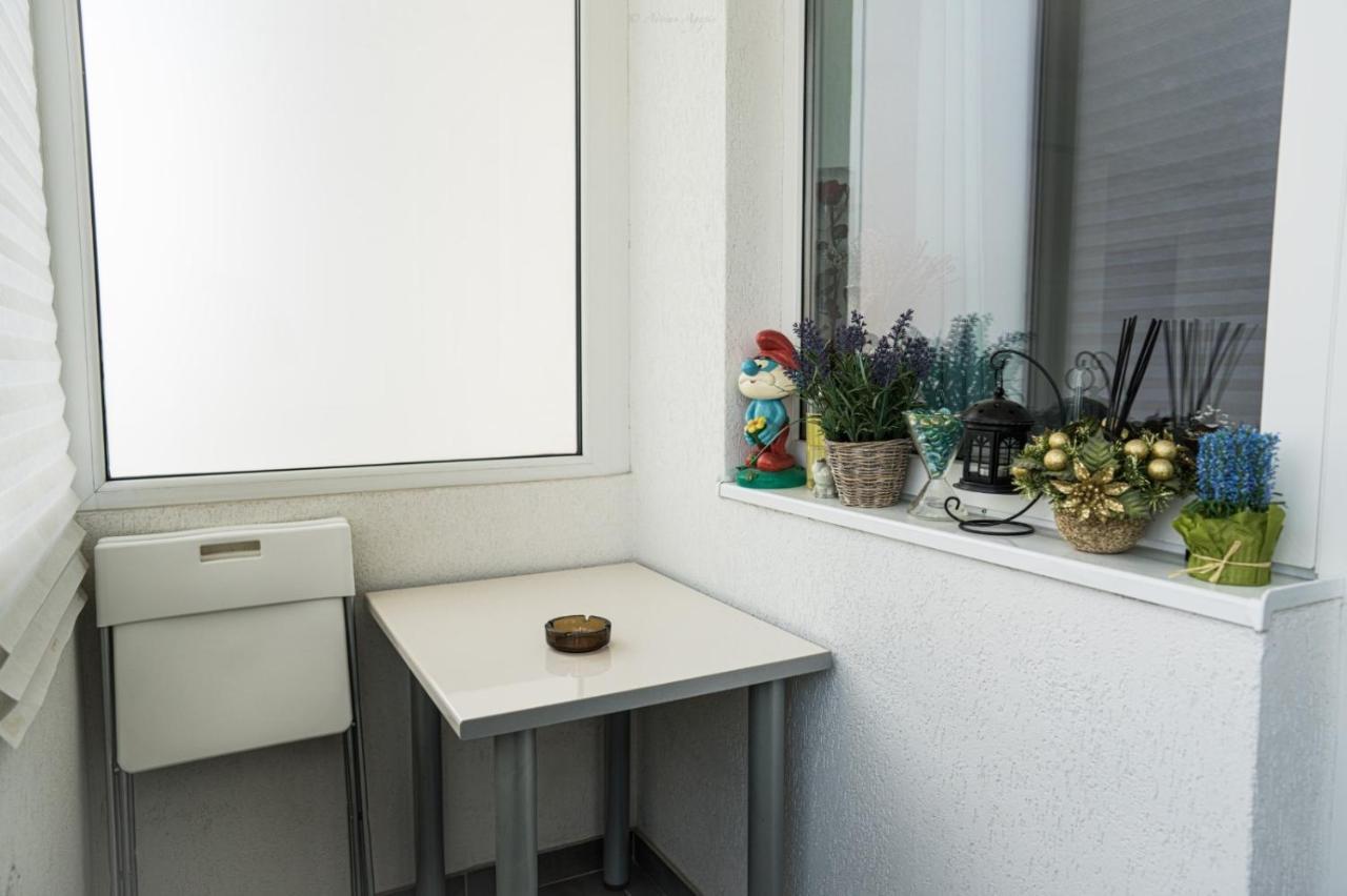 Feels Like Home Apartment M S Apartments Bukares Bagian luar foto